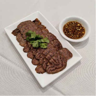 Sliced beef shank served with garlic dipping sauce.