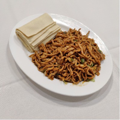 Stir‑fried pork shreds served with dried tofu sheets.