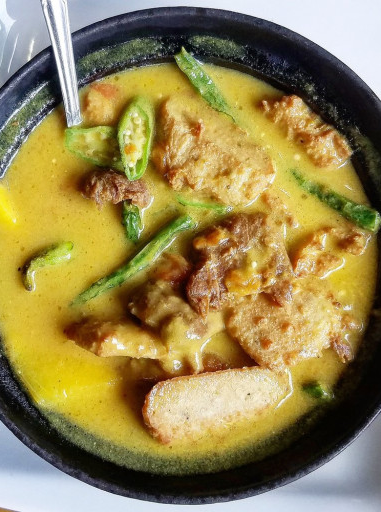 Thai coconut green curry with chicken and beef from Veggie Heaven, a kosher vegan restaurant in Teaneck
