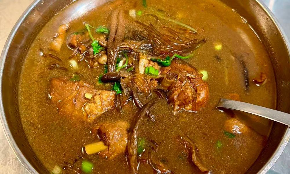 Pacific-Eatery-Chinese-Restaurant-Chicken-And-Mushroom-Stew-Kenny-Rd-Columbus Tender chicken and mushrooms in savory stew, hearty and flavorful at Pacific Eatery Restaurant in Kenny Rd, Columbus