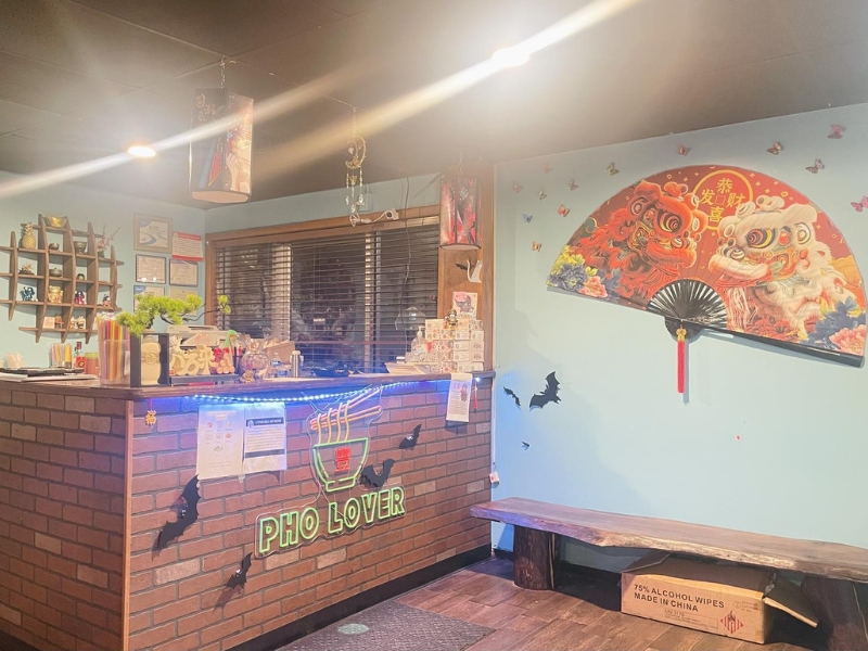 Pho-Lover-Vietnamese-Restaurant-Interior-Reception-Galesburg