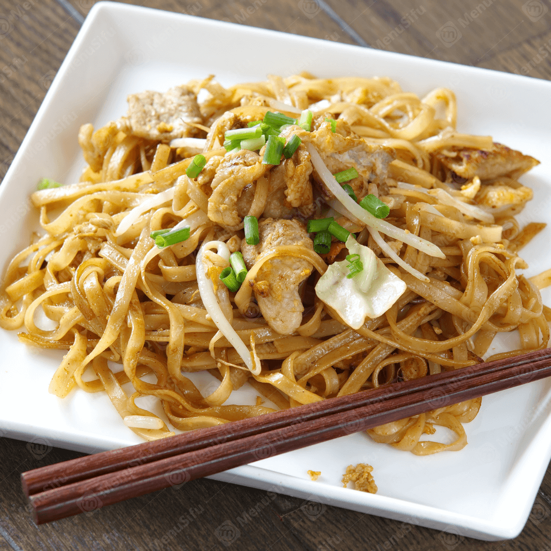 Stir - fried noodles with pork, bean sprouts and scallions at Pho Real - Southeast Asian Restaurant in New York