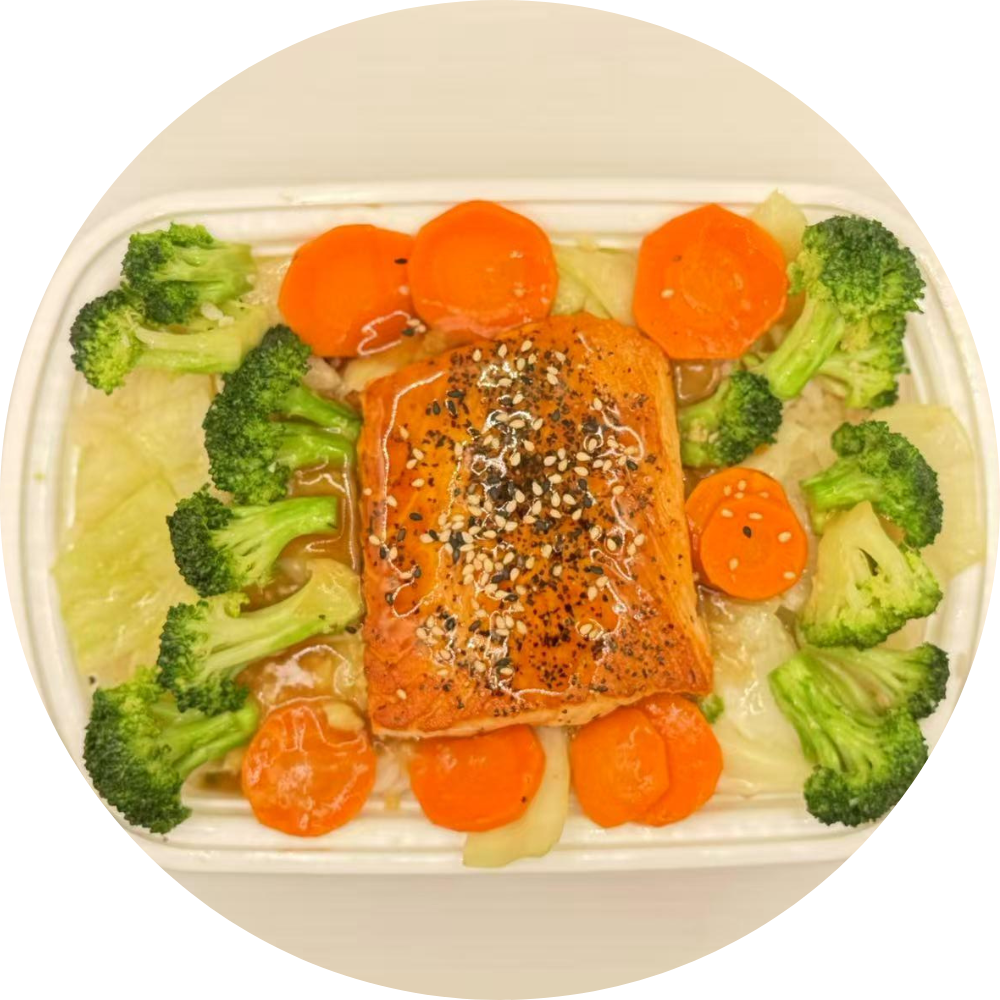 Bowl with grilled salmon, veggies, sesame seeds at Poke Hibachi, a Japanese Restaurant in West Lafayette中文：包含烤三文鱼、蔬菜、芝麻的碗装料理，出自西拉斐特的日式餐厅 Poke Hibachi