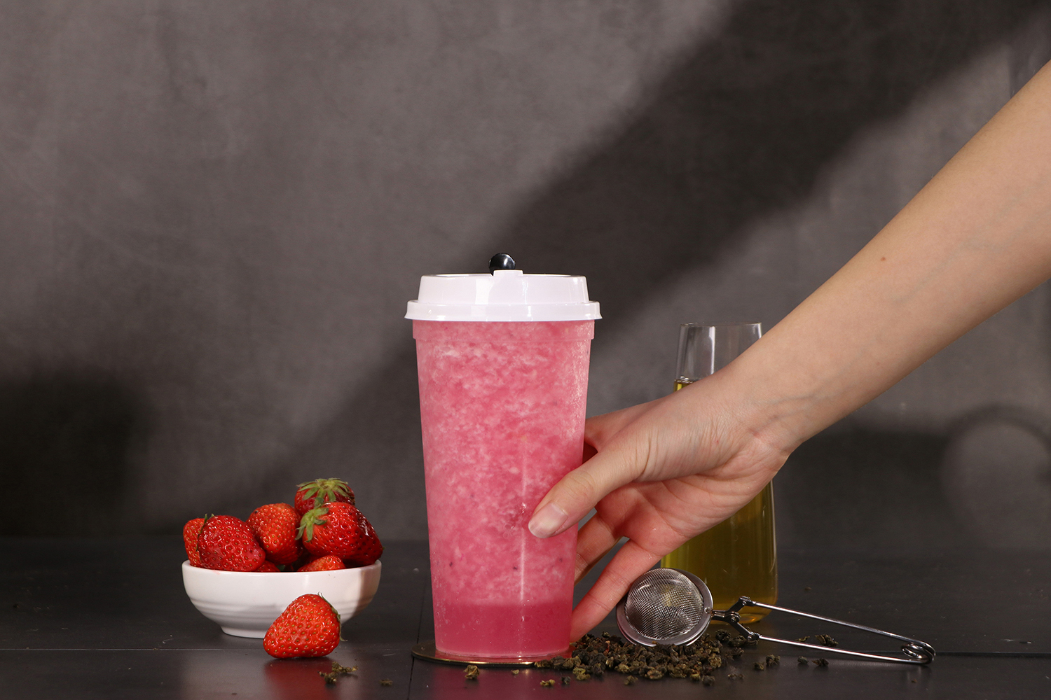 Strawberry green tea at Pop Tea Creamery，a Bubble Tea Shop in Philadelphia