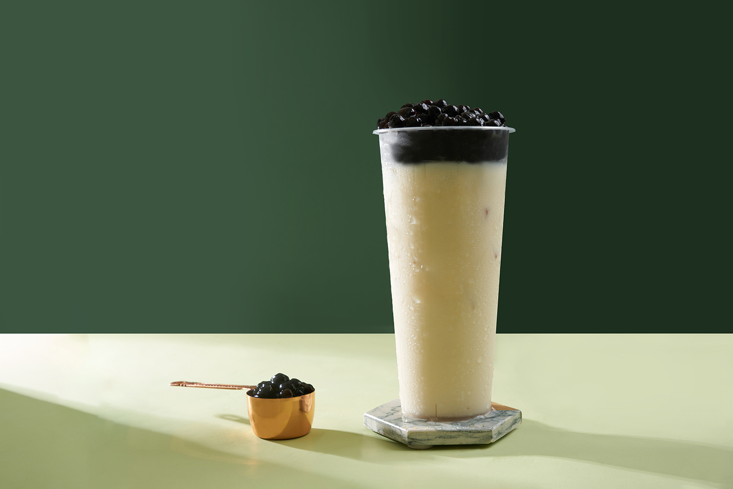 milk tea at Pop Tea Creamery，a Bubble Tea Shop in Philadelphia