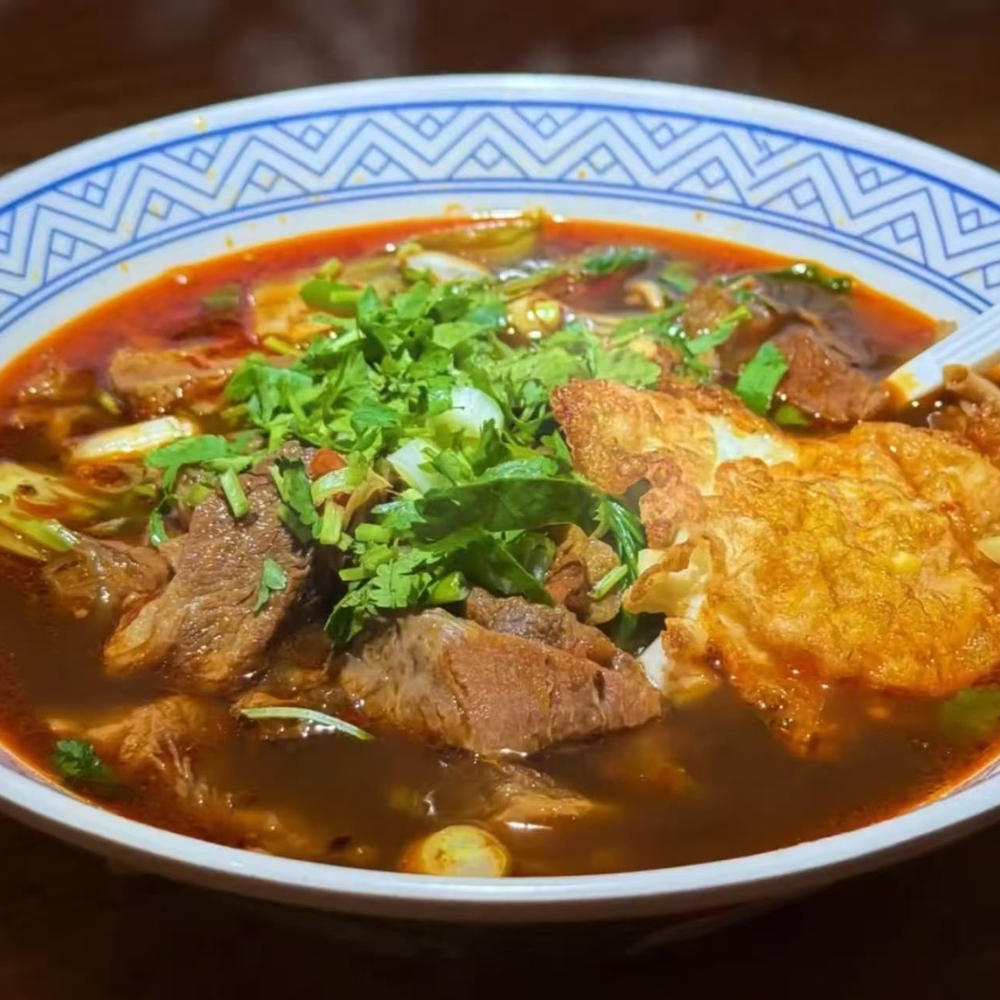 Qilu-Beef-Soup-Chinese-Restaurant-Braised-Beef-Noodles-Houston Braised beef slices with noodles in rich broth at Qilu Beef Soup, a Chinese Restaurant in Houston.
