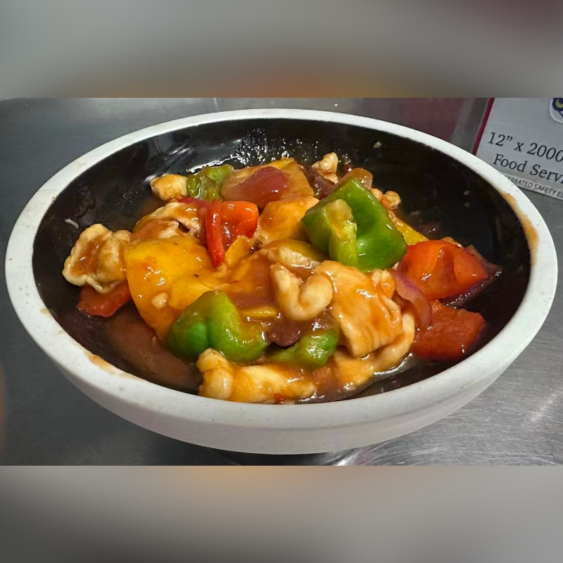 Roll-&-Bowl-Japanese-Restaurant-Mango-chicken-Richmond Mango chicken with colorful peppers at Roll & Bowl, a Sushi Restaurant in Richmond