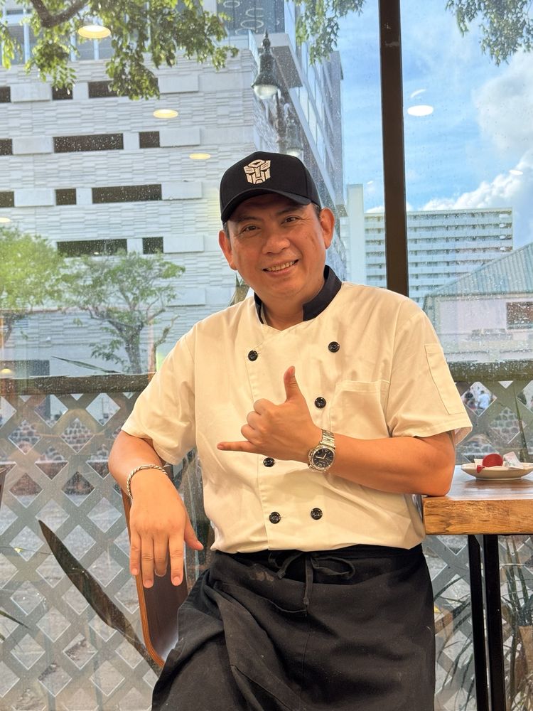 A chef in uniform standing by the counter at Seasons Taiwanese Eatery，a Taiwanese Restaurant in Honolulu