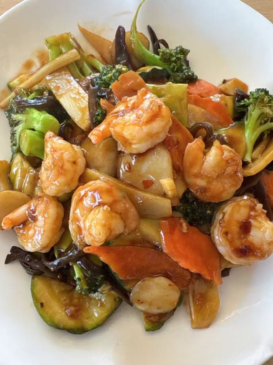 Stir-fried Shrimp with Seasonal Vegetables at Shun Feng Restaurant，a Chinese Restaurant in Santa Cruz