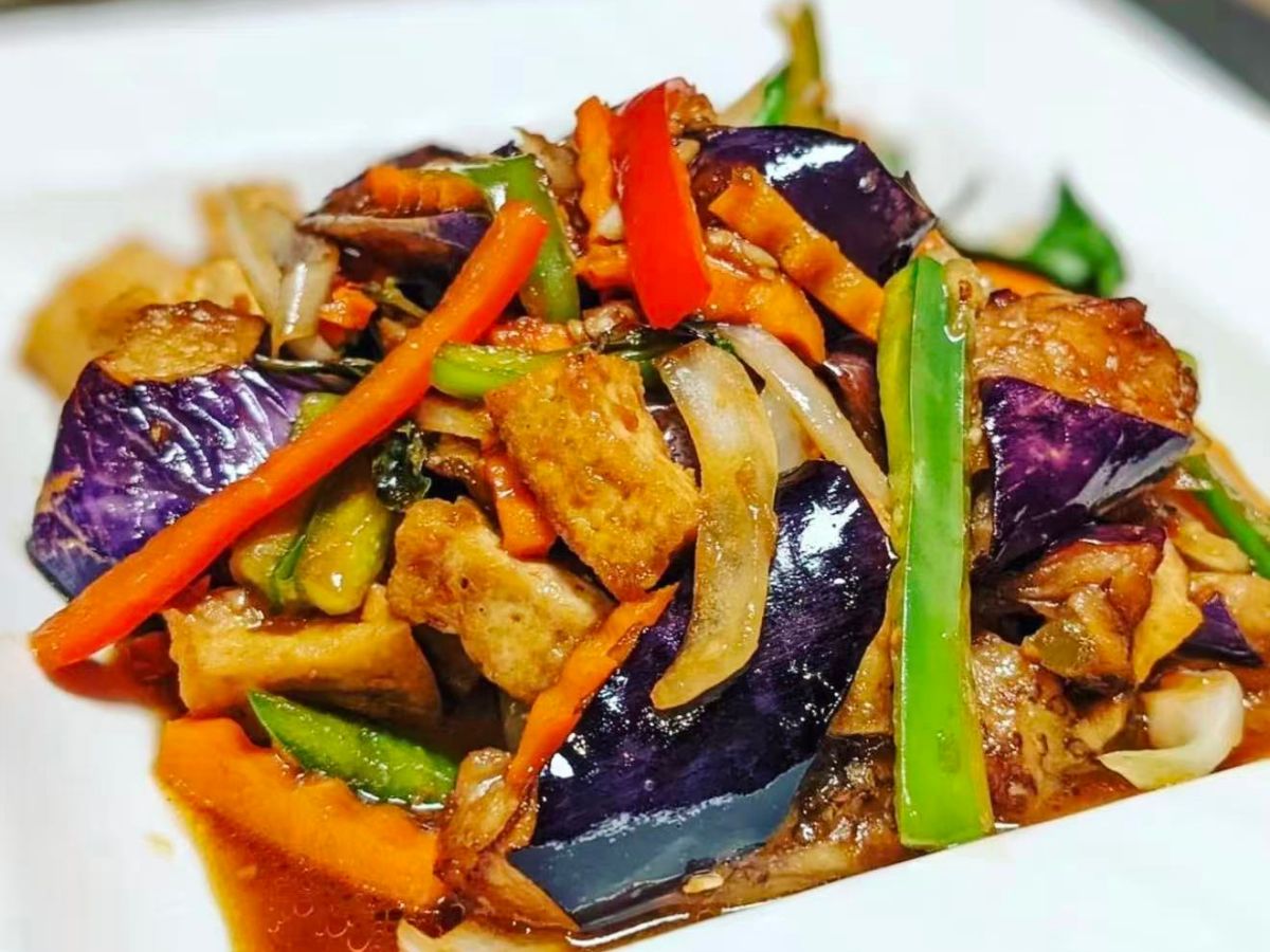 Basil Eggplant with Tofu at SL Kitchen，a Thai Restaurant in San Leandro