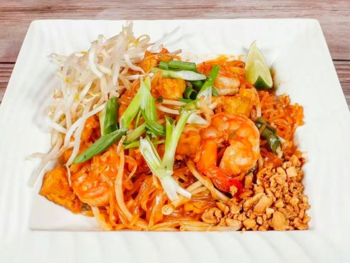 Pad Thai Noodle with Shrimp at SL Kitchen，a Thai Restaurant in San Leandro
