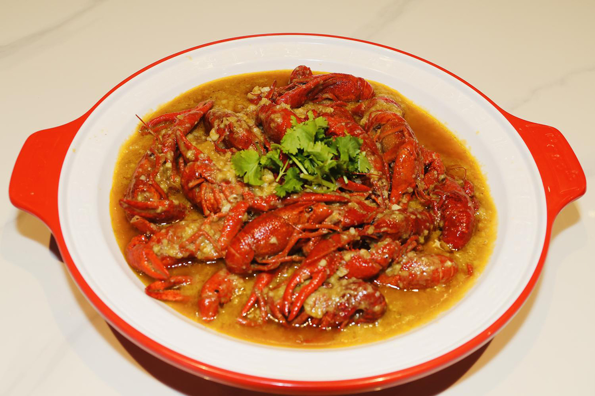 Garlic Crayfish at Super Crawfish，a Chinese Restaurant in Glendale