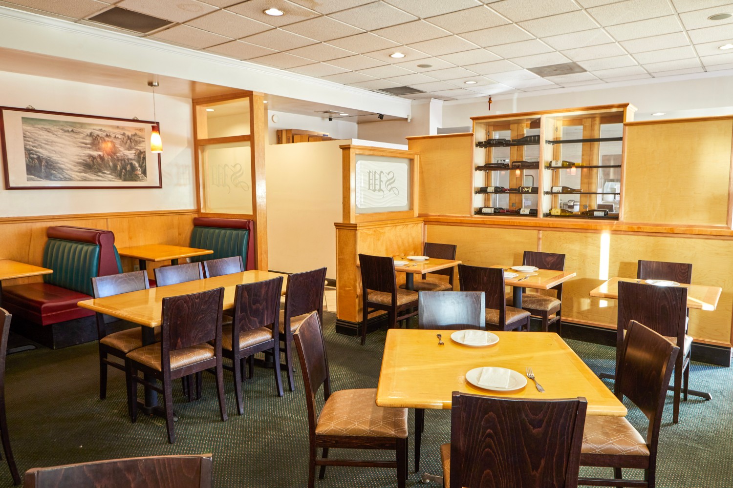 restaurant interior at Super Wok Chinese Restaurant in Tarzana