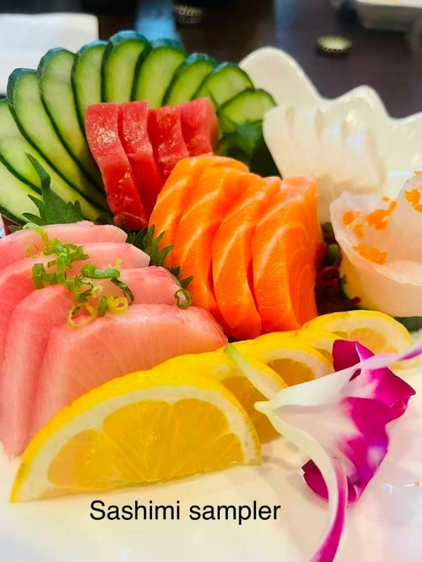 Sushi-King-&-Grill-Japanese-Restaurant-Sashimi-Sampler-Corona Variety of sashimi slices with garnishes at Sushi King & Grill, a Japanese Restaurant in Corona.