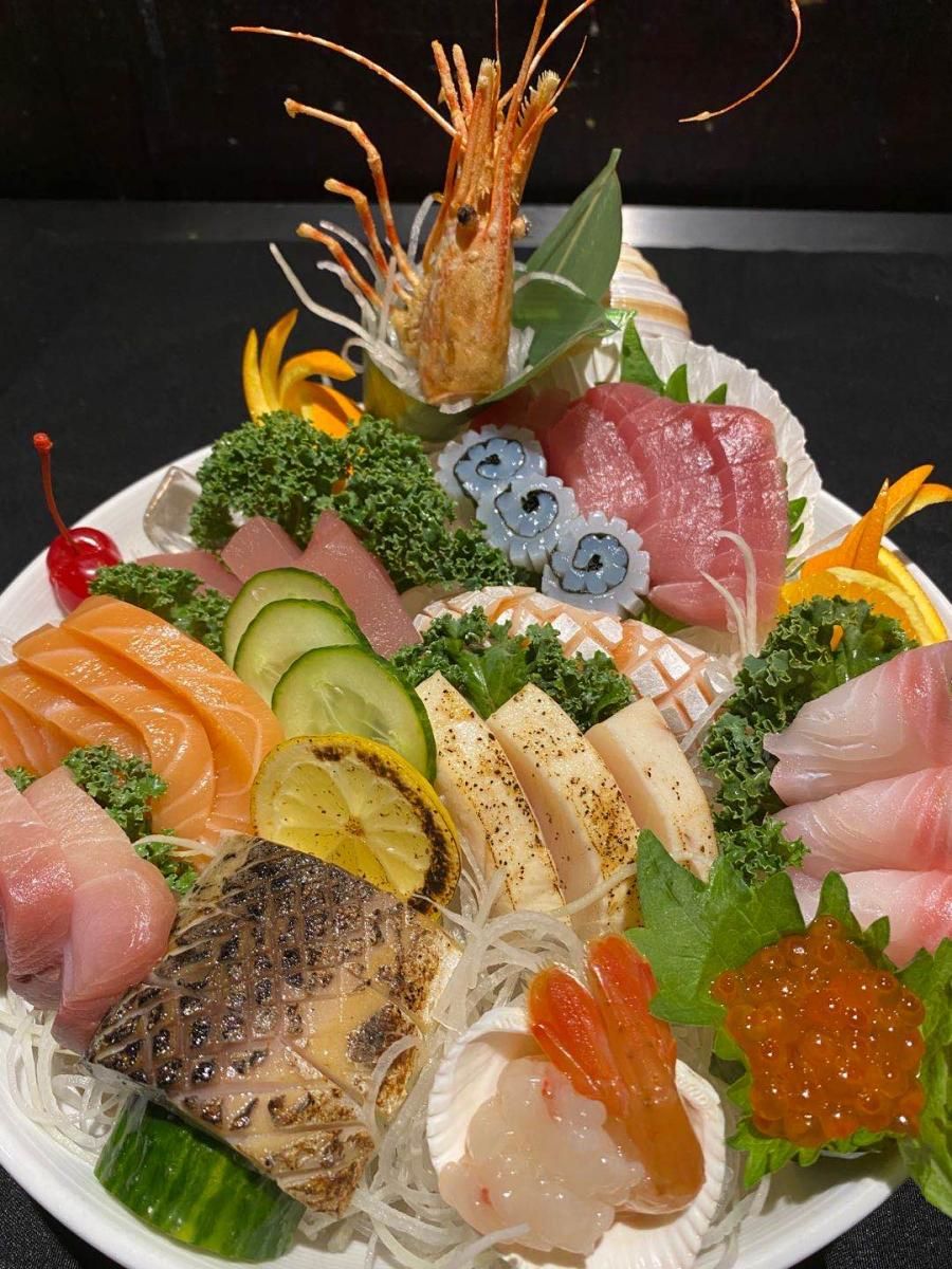 Luxury assorted sashimi platter with prawn, fish roe and garnishes
