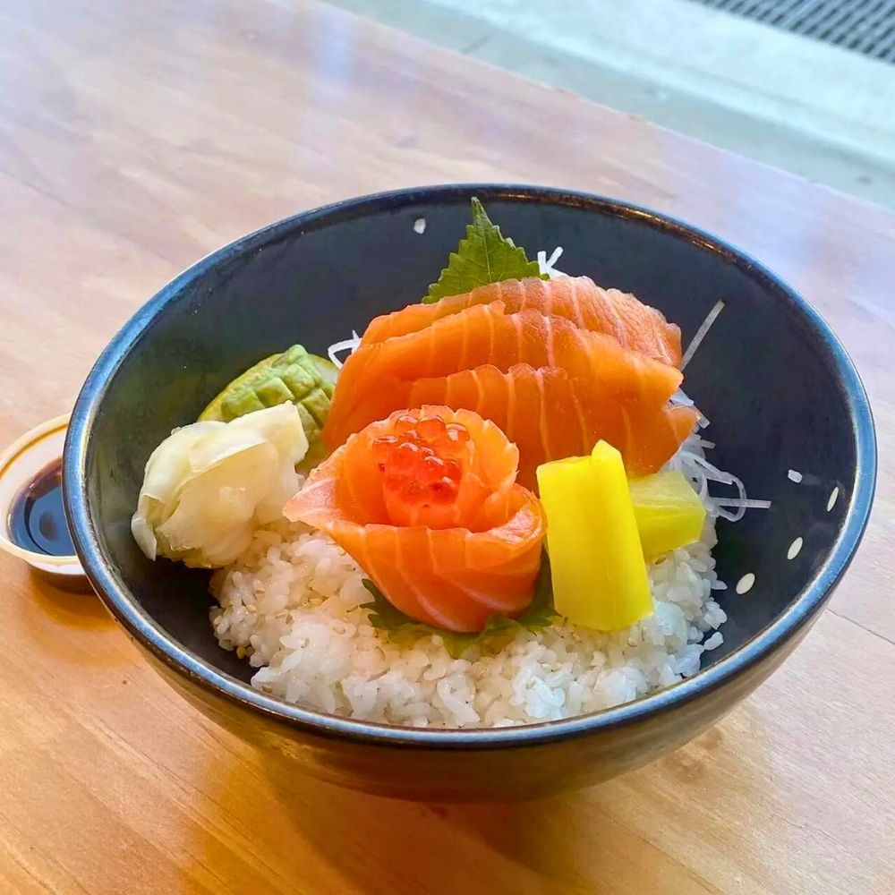 Rice bowl topped with fresh salmon slices and rosette at Sushi of Miso, a Japanese Restaurant in Long Island City.