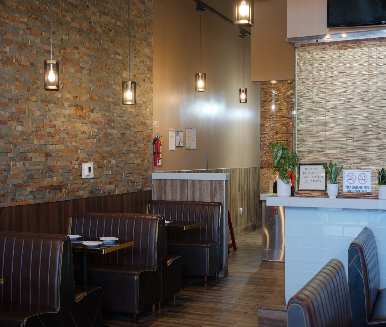 Szechuan-Kitchen-Chinese-Restaurant-Dining-Nooks-Las-Vegas Intimate dining nooks with stone wall and hanging lamps.