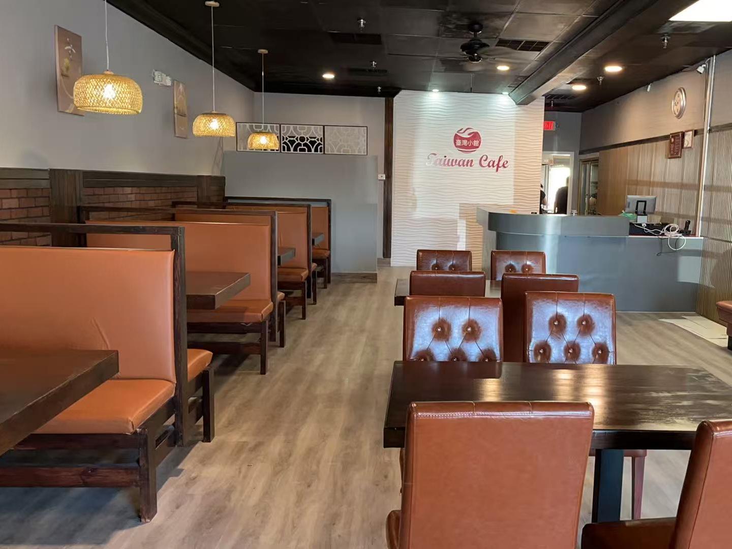 Taiwan-Cafe-Chinese-Restaurant-Indoor-Dining-Area-Winter-Springs Neat indoor dining area with booths and tables at Taiwan Cafe, a Chinese Restaurant in Winter Springs