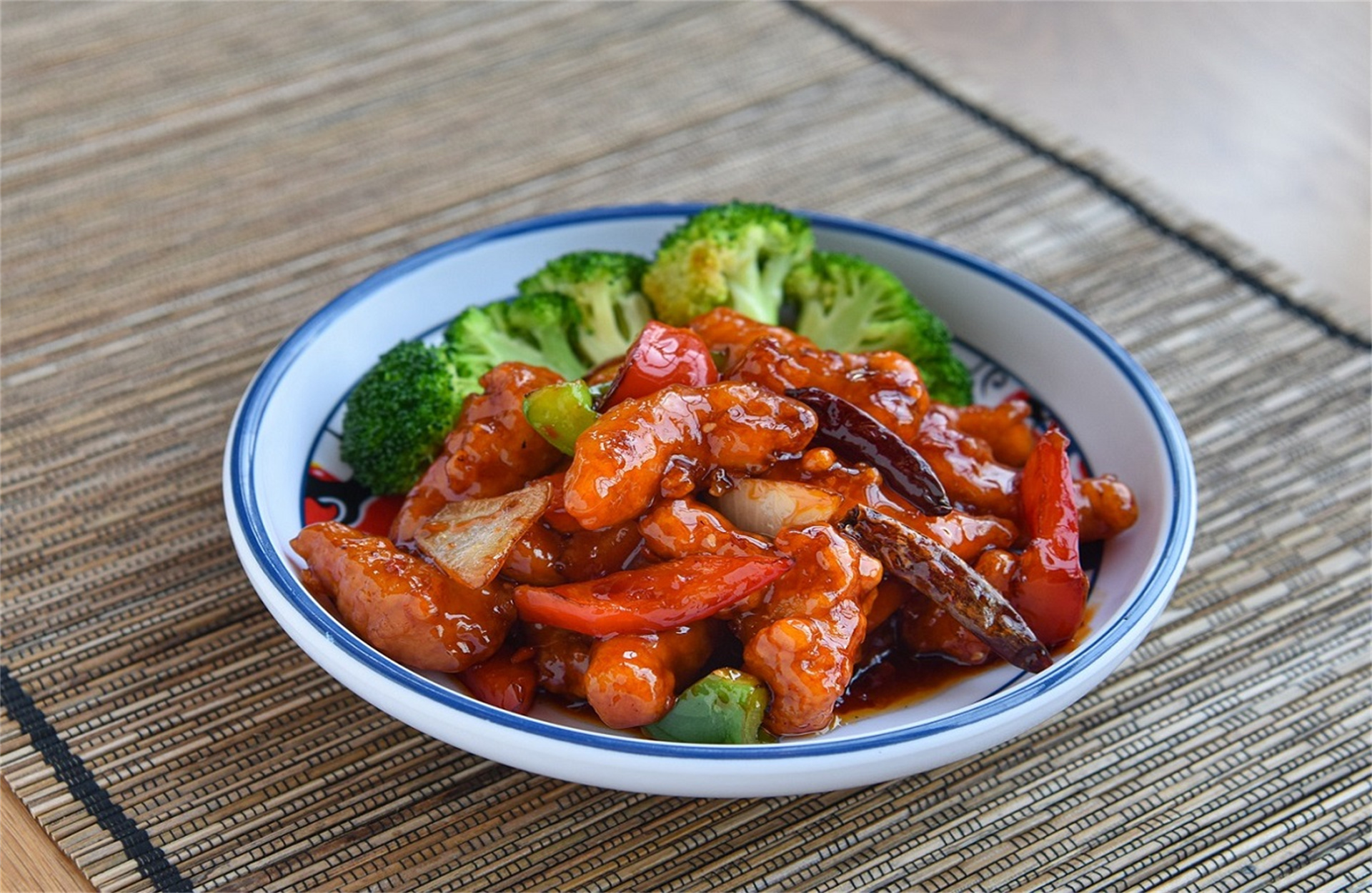 Spicy General Tso's chicken with broccoli at Tang Wok, a Chinese Restaurant in Miami