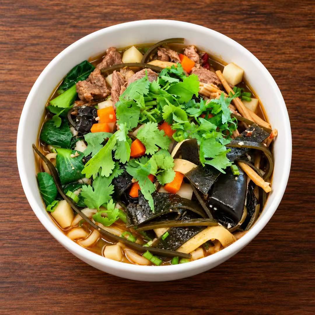 Beef wide noodles with kelp and mixed vegetables