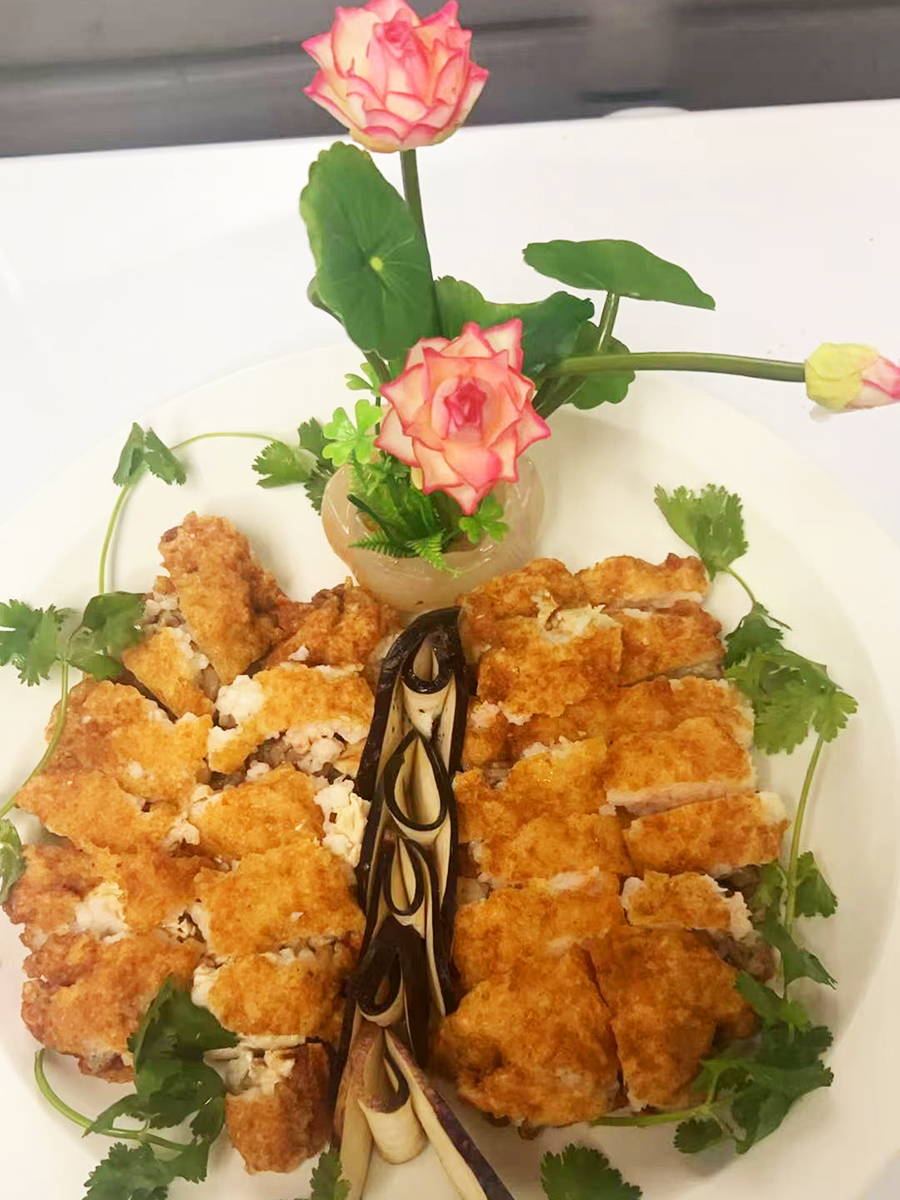 Tasty-Chinese-Cuisine-Chinese-Restaurant-Crispy-Fried-Chicken-Platter-Des-Plaines Platter of crispy fried chicken with decorative flowers at Tasty Chinese Cuisine, a Chinese restaurant in Des Plaines