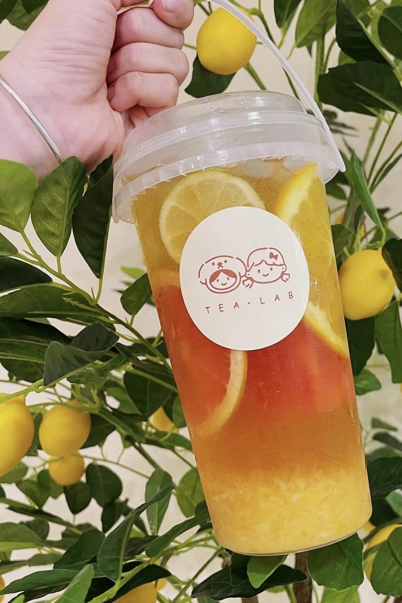 Large citrus fruit tea with fresh lemon and orange slices at Tea.Lab, a Bubble Tea Store in FL