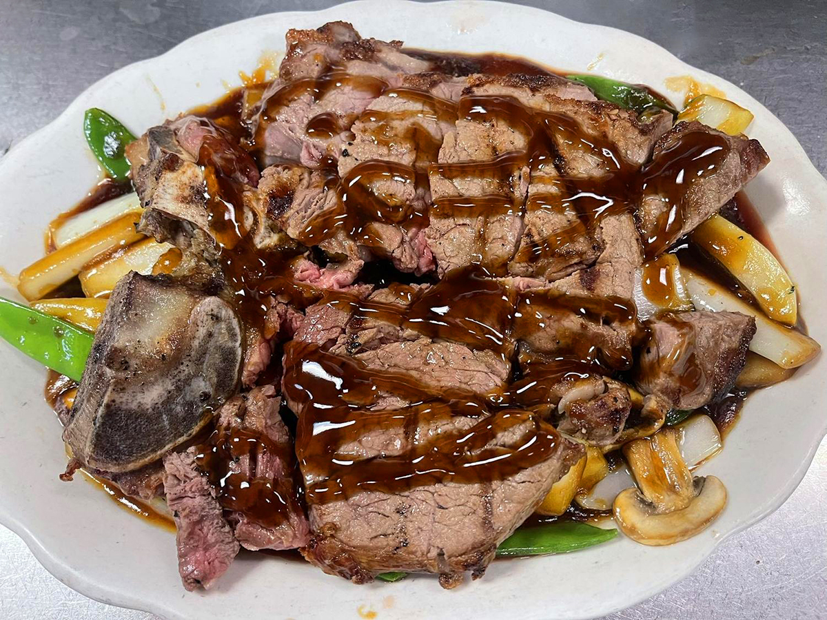 Grilled steak with brown sauce and veggies at Tong's Tiki Hut, an Asian Fusion Restaurant in Villa Park