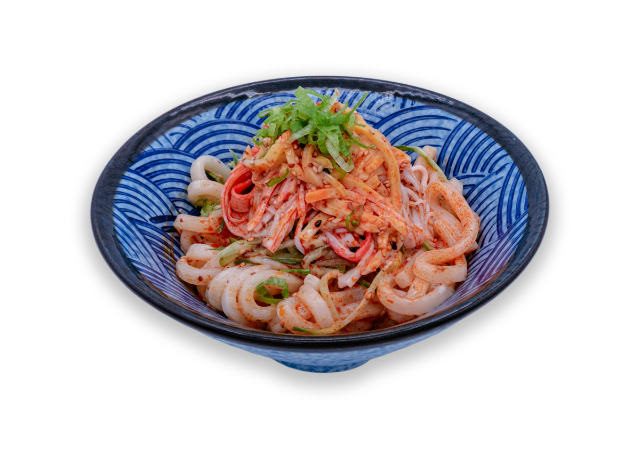 Cold udon noodles with seafood and green onions