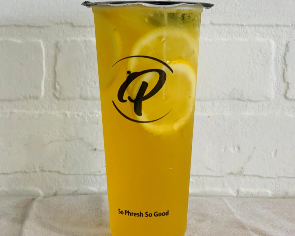 Zesty lemon iced tea with fresh lemon slices at Uniboil Phresh Teas Co, a Hot Pot Restaurant in Goleta.