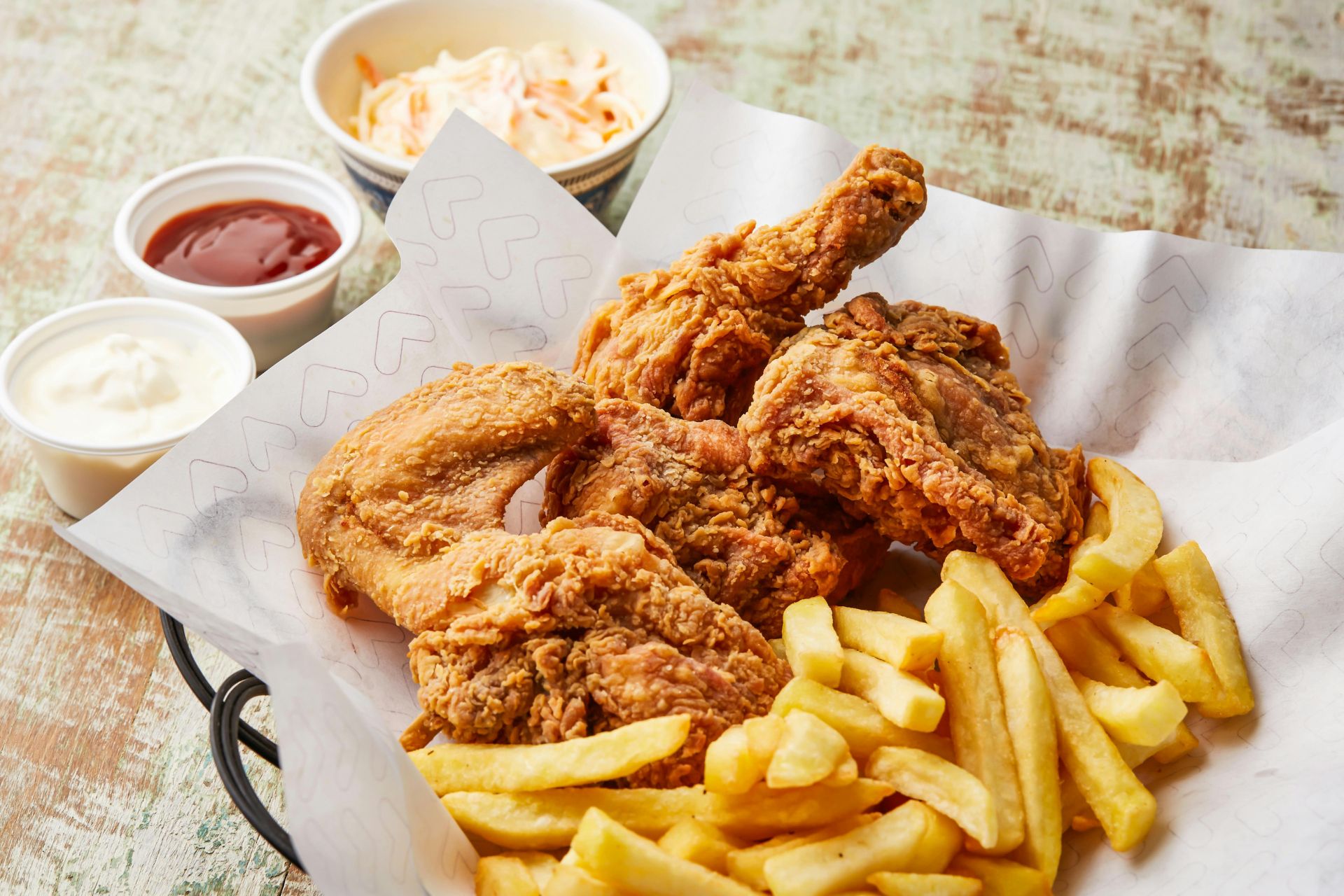 Fried chicken meal with fries, coleslaw, ketchup, and creamy dip at Wing Star, a American fusion restaurant in Amsterdam