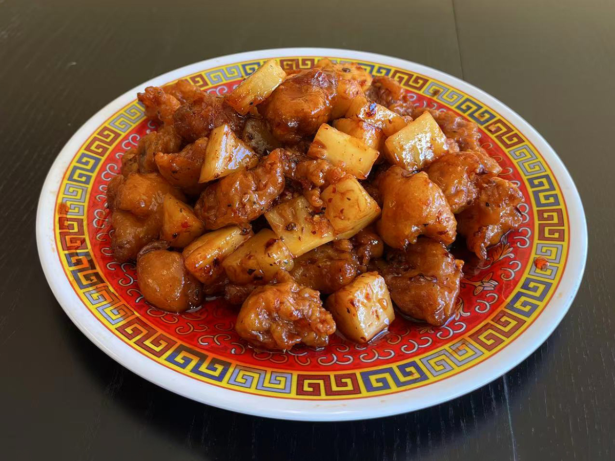 Thai-style pineapple chicken at Xing Long Chinese Eatery，a Chinese Restaurant in Seattle