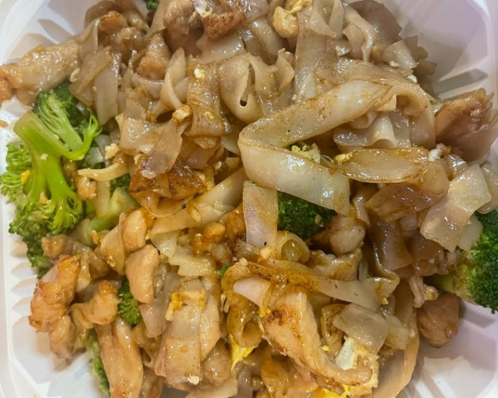 Pad See You Chicken at Yami Bowl, a Chinese Restaurant in San Jose