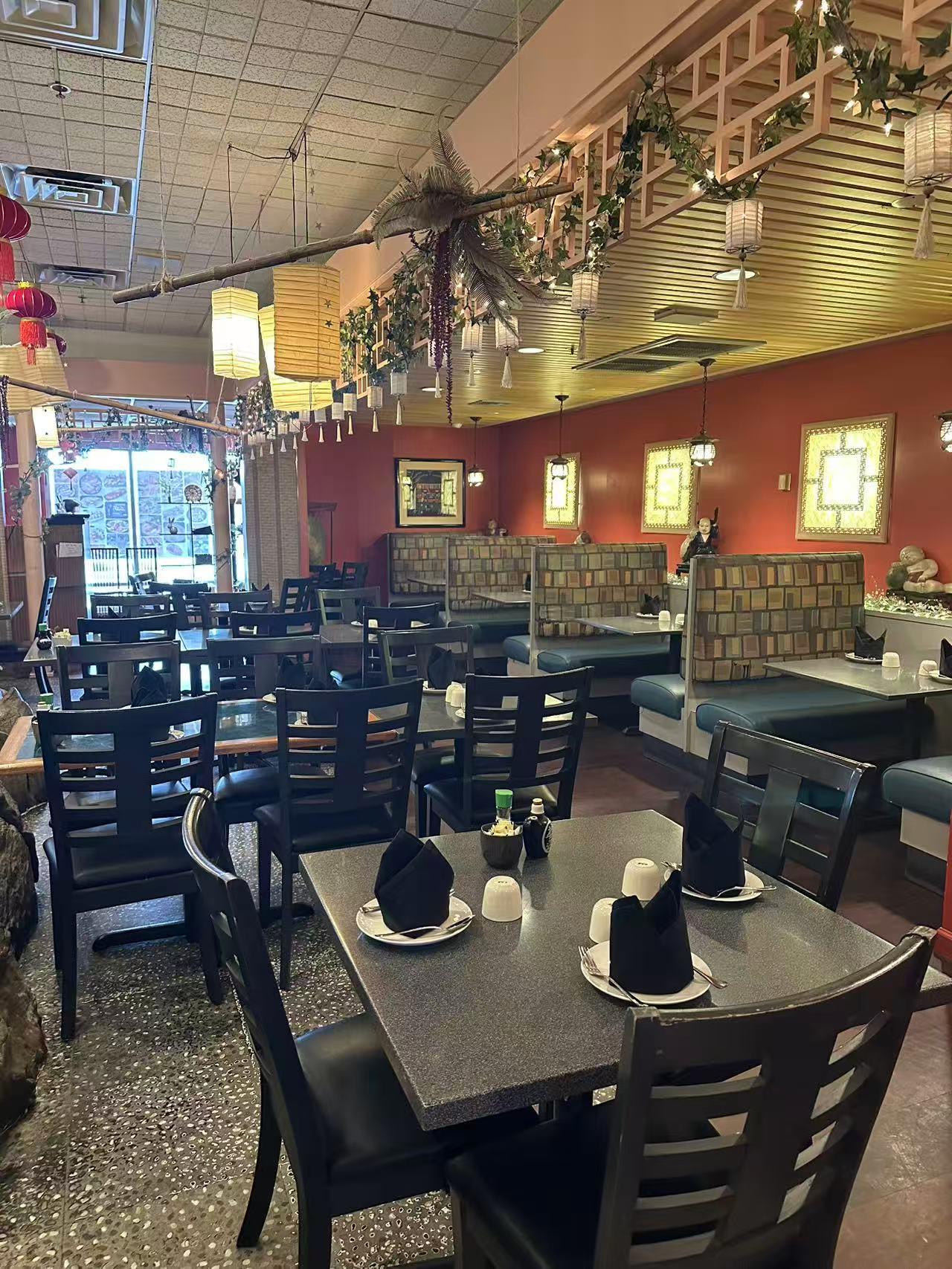 Cozy Asian-style restaurant dining room at Yantze, a Asian Fusion Restaurant in Lansdale