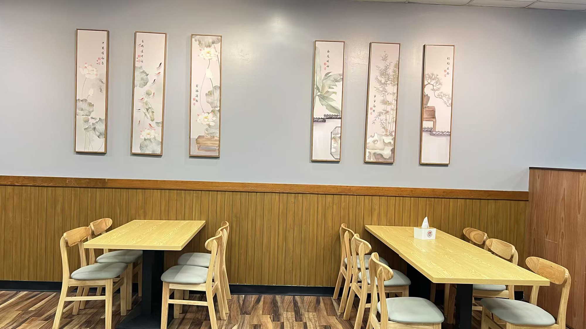 Interior of Chinese Restaurant Yaya's Bowl Ramen & Dumpling with traditional decor in Wilmington