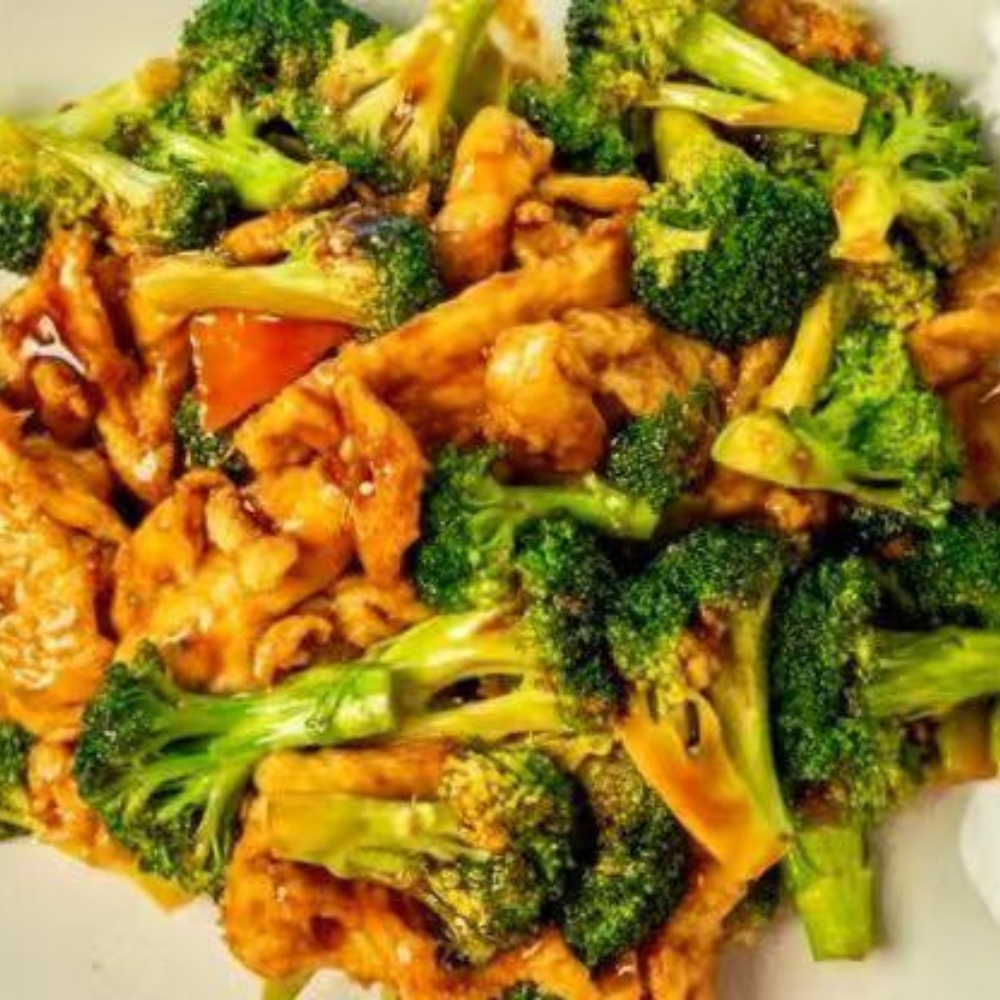 Tender chicken and broccoli in sauce at Yummy Express, a Asian Restaurant in Punta Gorda.