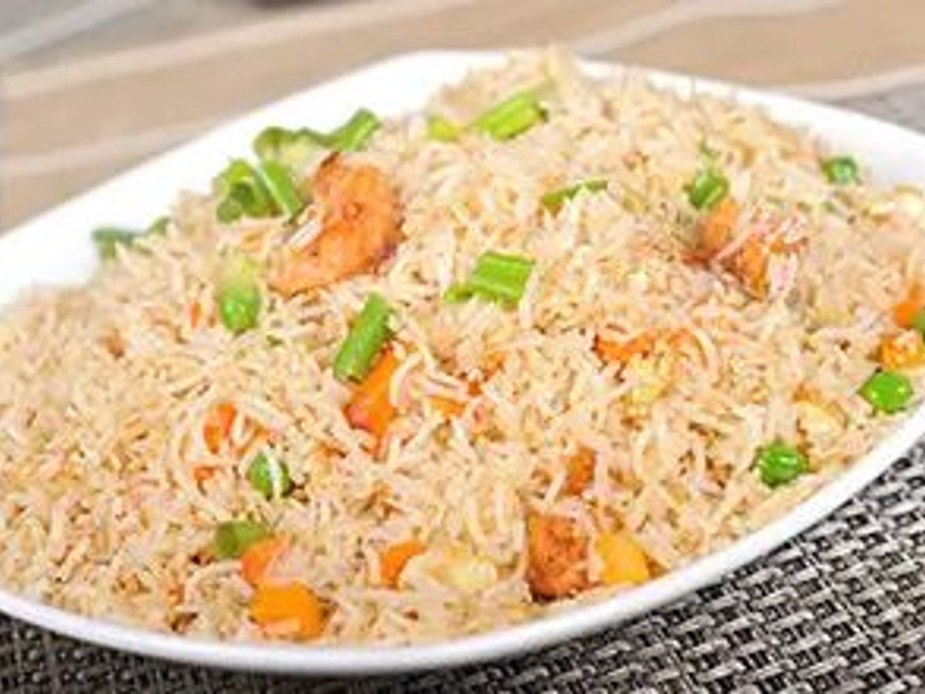 Shrimp fried vermicelli mixed with diced vegetables and green onions