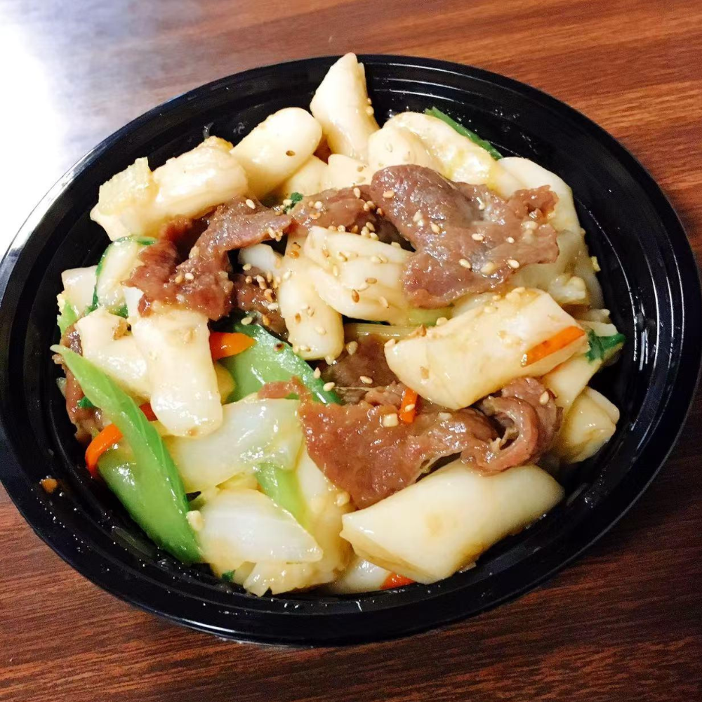 Tender beef with chewy rice cakes at Yummy House, a Asian Restaurant in Athens.