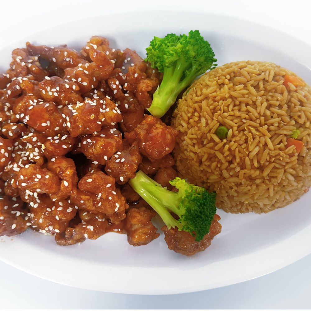 Sesame Chicken at Yummy House，a Chinese Restaurant in Oklahoma City