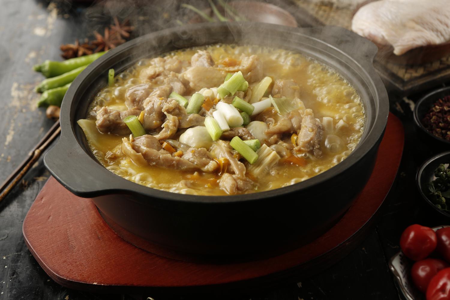 Steaming Hot Chicken and Tofu Stew at YYDS99 石锅煲, Chinese Restaurant in Walnut