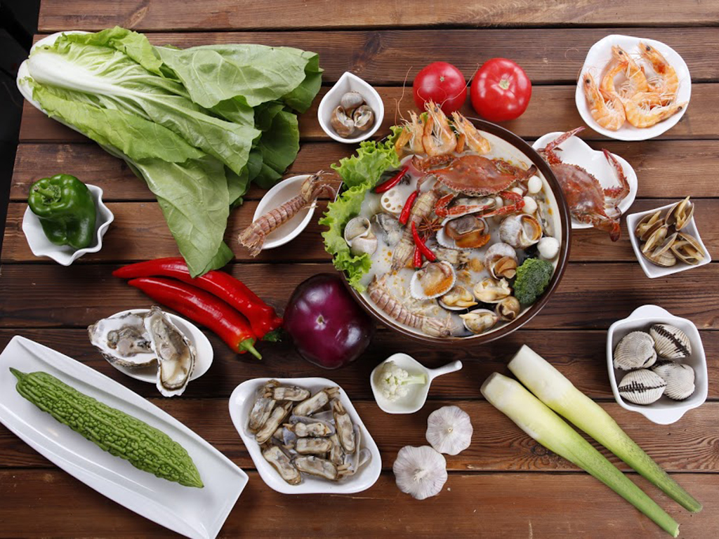 Fresh seafood mala hot pot with crabs, shrimp and seasonal vegetables at Zhangliang Malatang, a Chinese Restaurant in Mountain View
